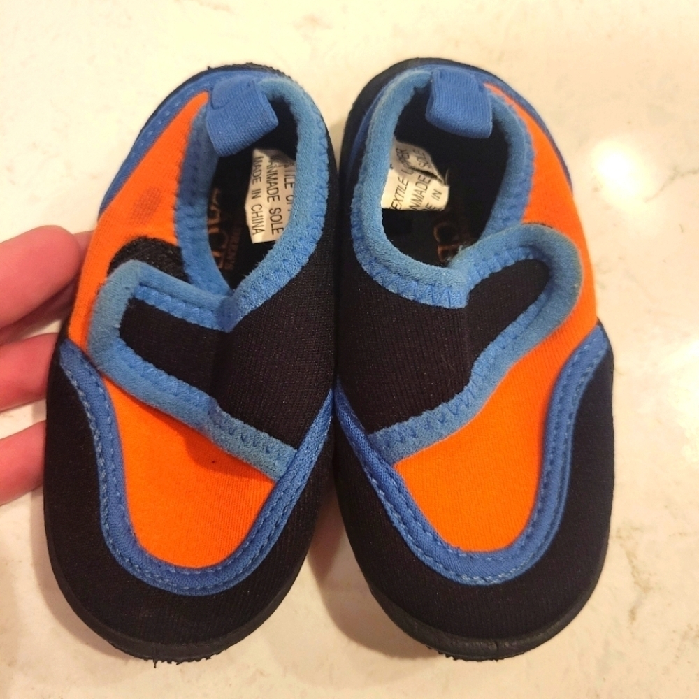 The Children's Place baby water shoes size 4